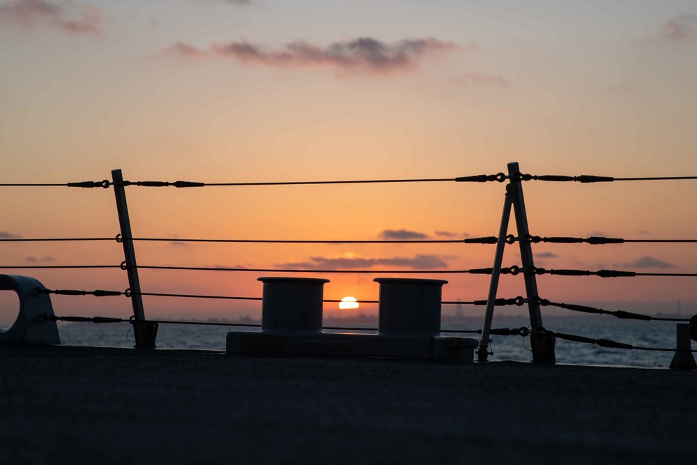 USS Sioux City Refuels in Rota Spain