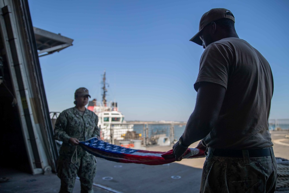 USS Sioux City Refuels in Rota Spain