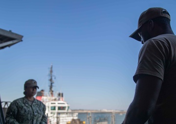 USS Sioux City Refuels in Rota Spain