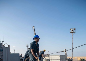 USS Sioux City Refuels in Rota Spain