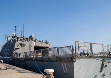 USS Sioux City Refuels in Rota Spain