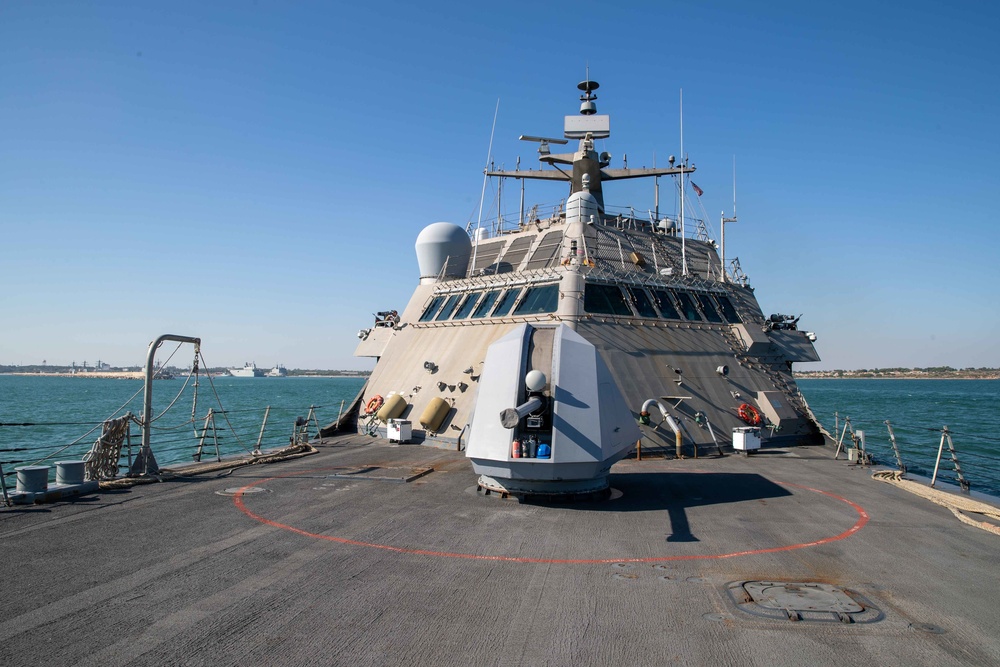 USS Sioux City Refuels in Rota Spain
