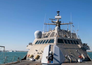 USS Sioux City Refuels in Rota Spain