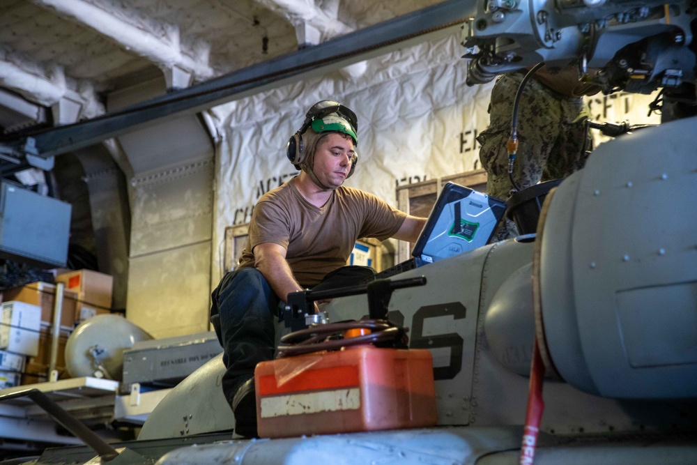 USS Sioux City Refuels in Rota Spain