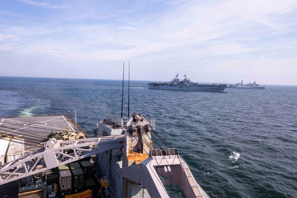 The Gunston Hall Participates in a Maneuvering drill