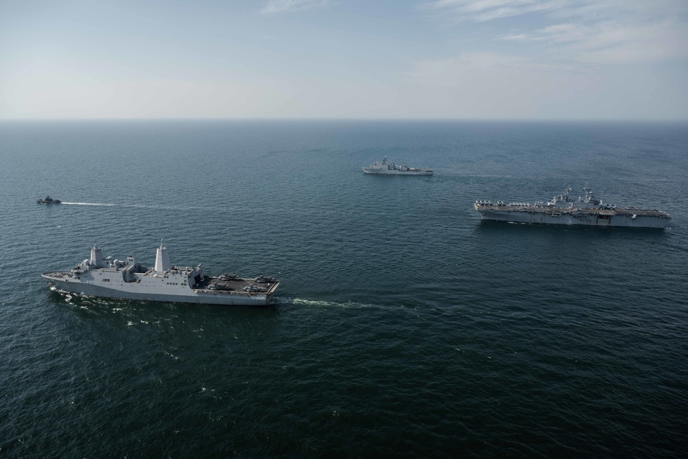 The Kearsarge ARG and Finnish Navy Conduct a Maneuvering Exercise