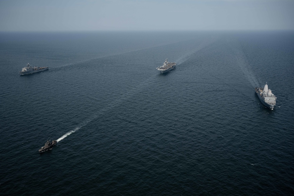 The Kearsarge ARG and Finnish Navy Conduct a Maneuvering Exercise