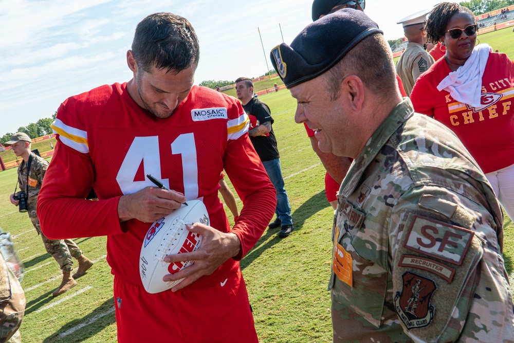 Kansas City Chiefs host military appreciation day at training camp