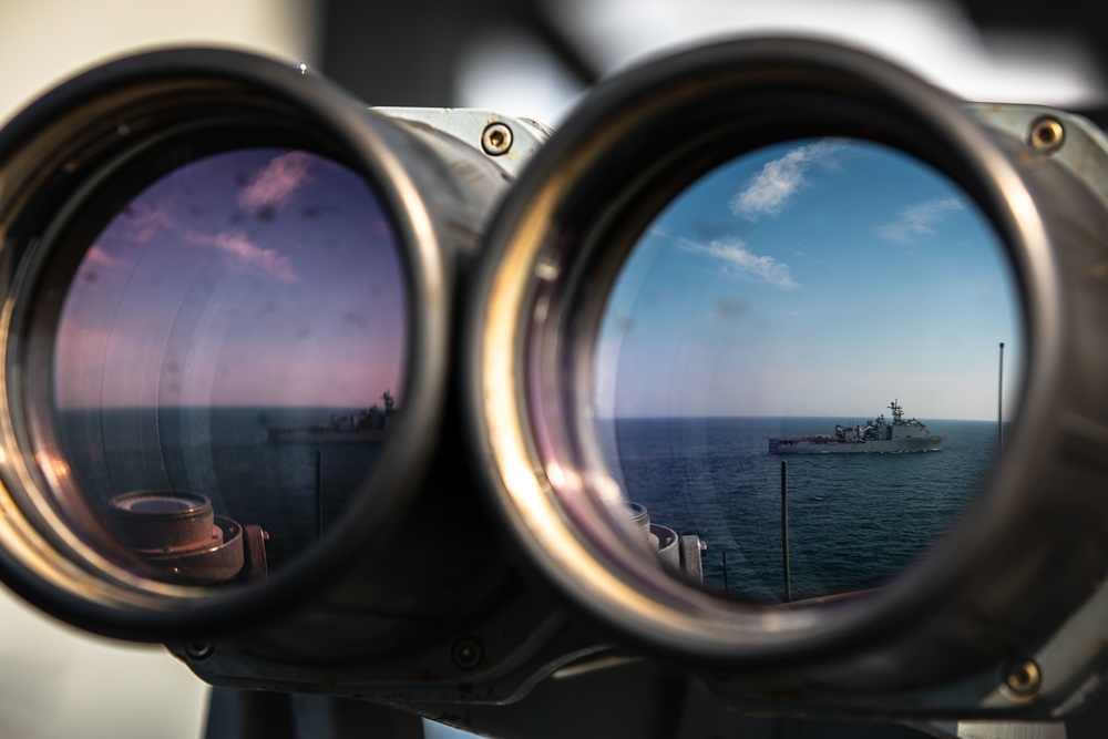 The Kearsarge ARG and Finnish Navy Conduct a Maneuvering Exercise