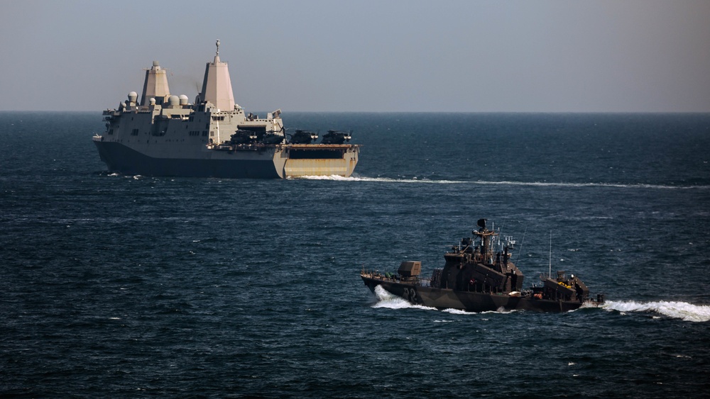 The Kearsarge ARG and Finnish Navy Conduct a Maneuvering Exercise