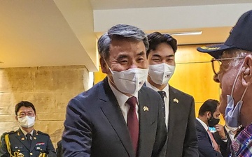 South Korean Defense Minister Honor U.S. Military Veteran