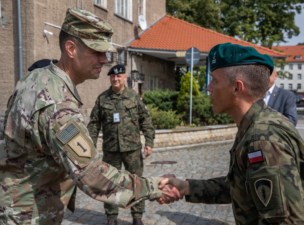 1st Infantry Division Welcomed by Polish Deputy Commanding Officer