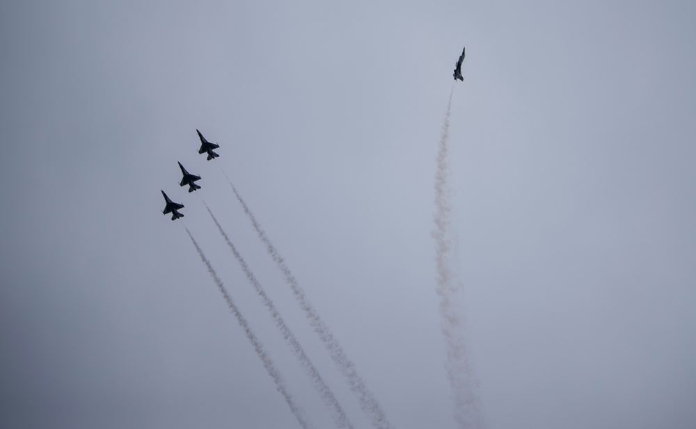 U.S. Air Force Thunderbirds arrive in Portland ahead of Air Show