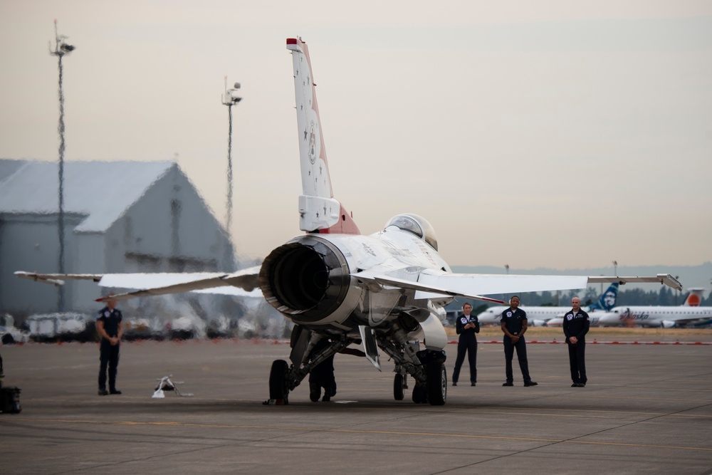 U.S. Air Force Thunderbirds arrive in Portland ahead of Air Show