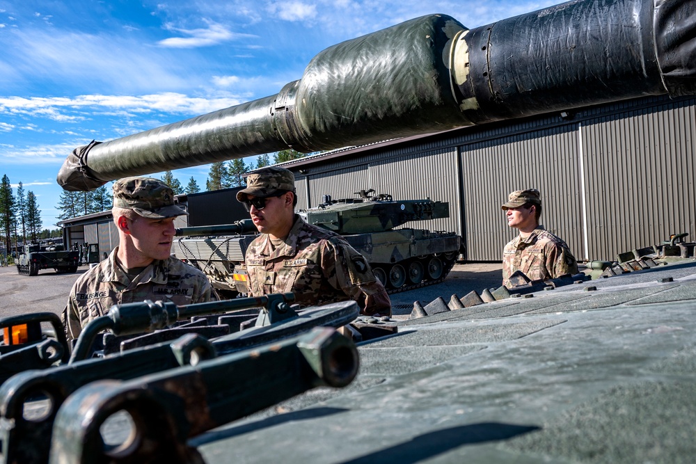 Viper Company Leopard Display Finland