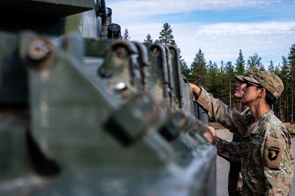 Viper Company Leopard Display Finland