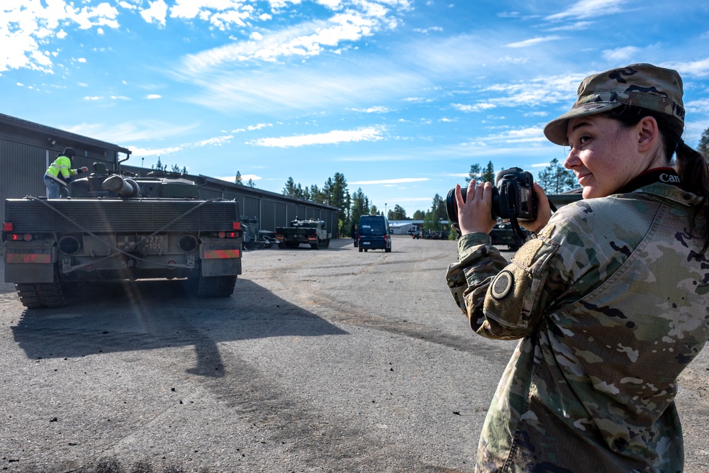 Viper Company Leopard Display Finland