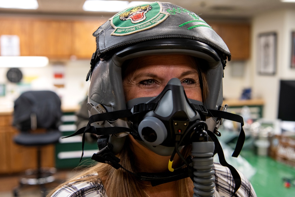 Honorary commanders visit JBSA-Randolph mission partners