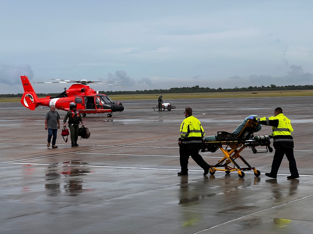 DVIDS - Images - Coast Guard Medevacs Man From Vessel 80 Miles Offshore ...