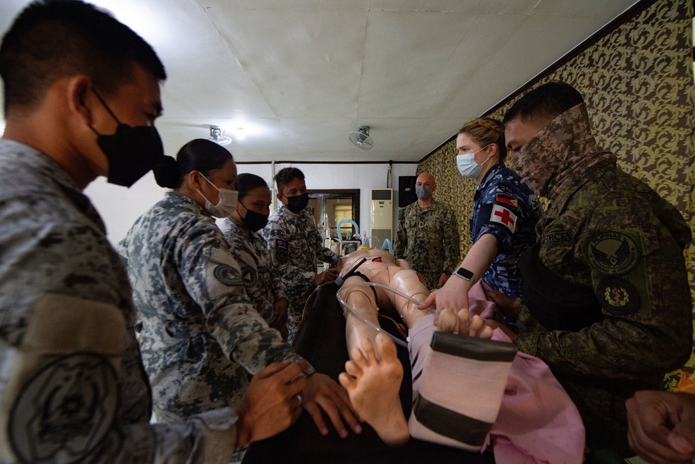 Pacific Partnership 2022 and Royal Australian Air Force Personnel Participate in Aeromedical Subject Matter Expert Exchange
