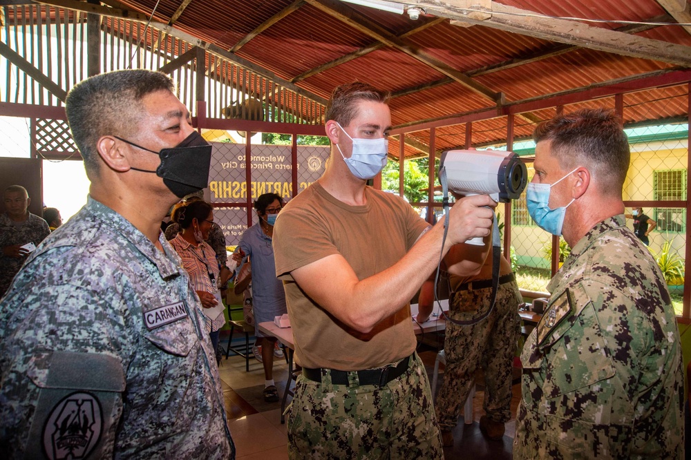 Pacific Partnership 2022 leadership visits Irawan Barangay Health Fair