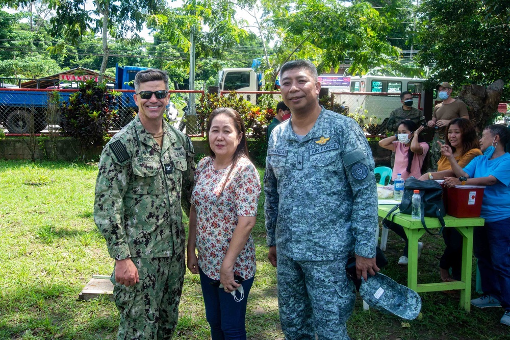 Pacific Partnership 2022 leadership visits Barangay Health Fair at Irawan Elementary School