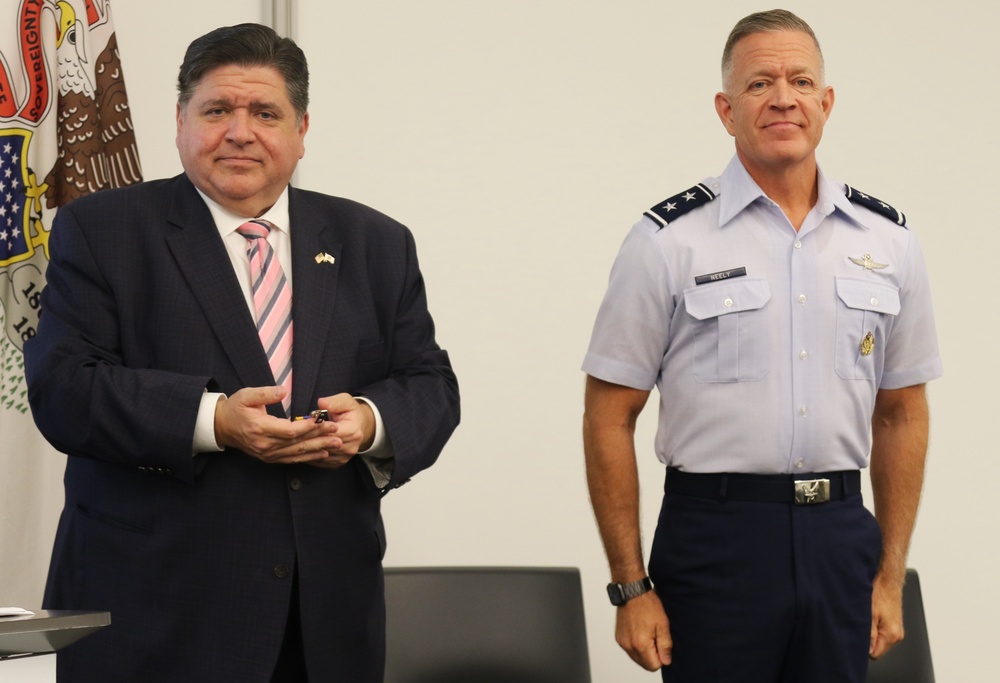 Governor Awards National Guard Commander with Illinois Distinguished Service Medal