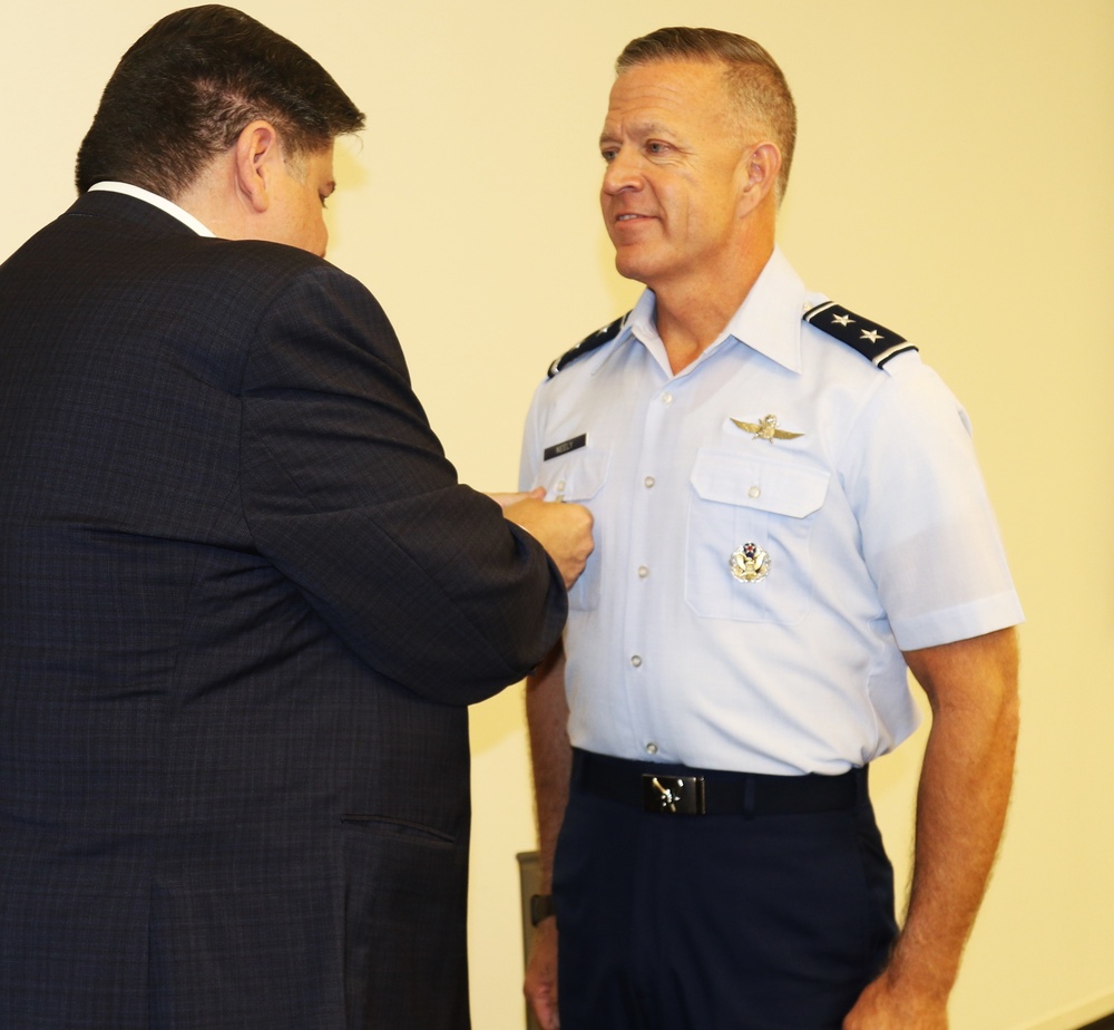 Governor Awards National Guard Commander with Illinois Distinguished Service Medal