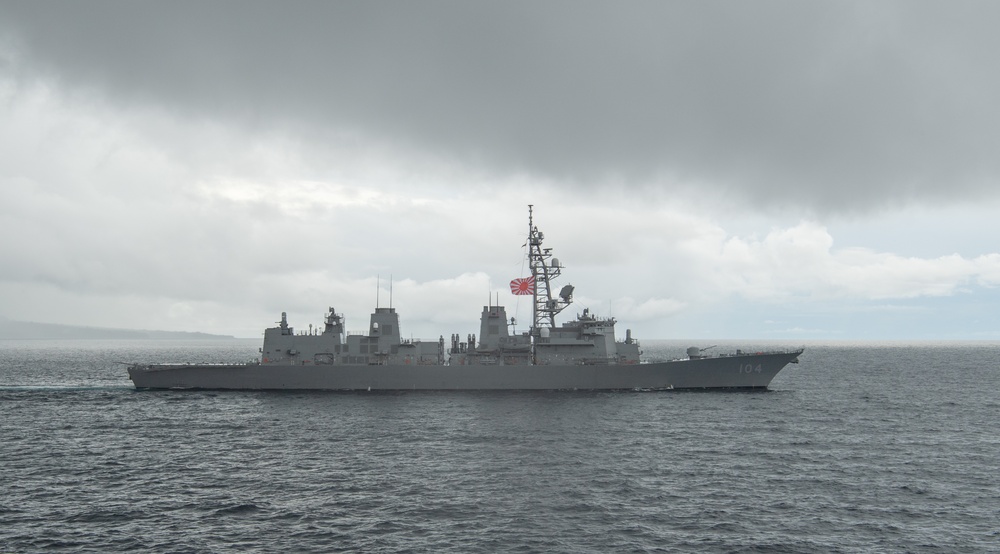 USS Oakland (LCS 24) Conducts a group sail with Japan Maritime Self-Defense Force destroyer JS Kirisame (DD-104) and Royal Solomon Island Poice Force RSIPV Taro.