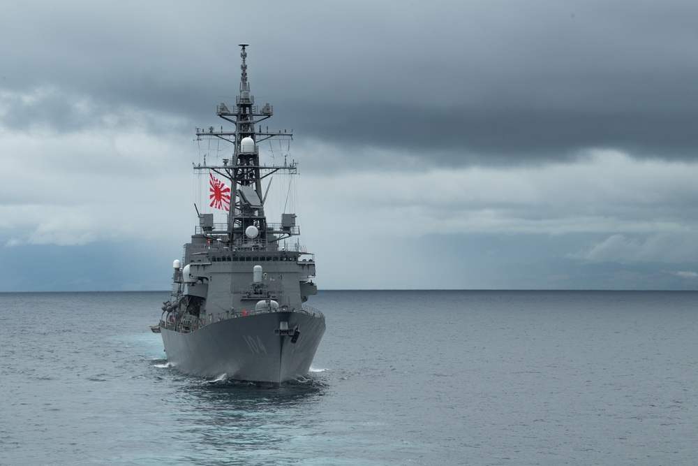 USS Oakland (LCS 24) Conducts a group sail with Japan Maritime Self-Defense Force destroyer JS Kirisame (DD-104) and Royal Solomon Island Poice Force RSIPV Taro.