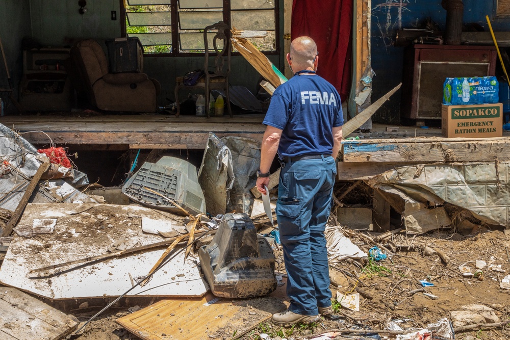 FEMA Disaster Survivor Assistance Team Reaches Out to Disaster Survivors in Eastern Kentucky