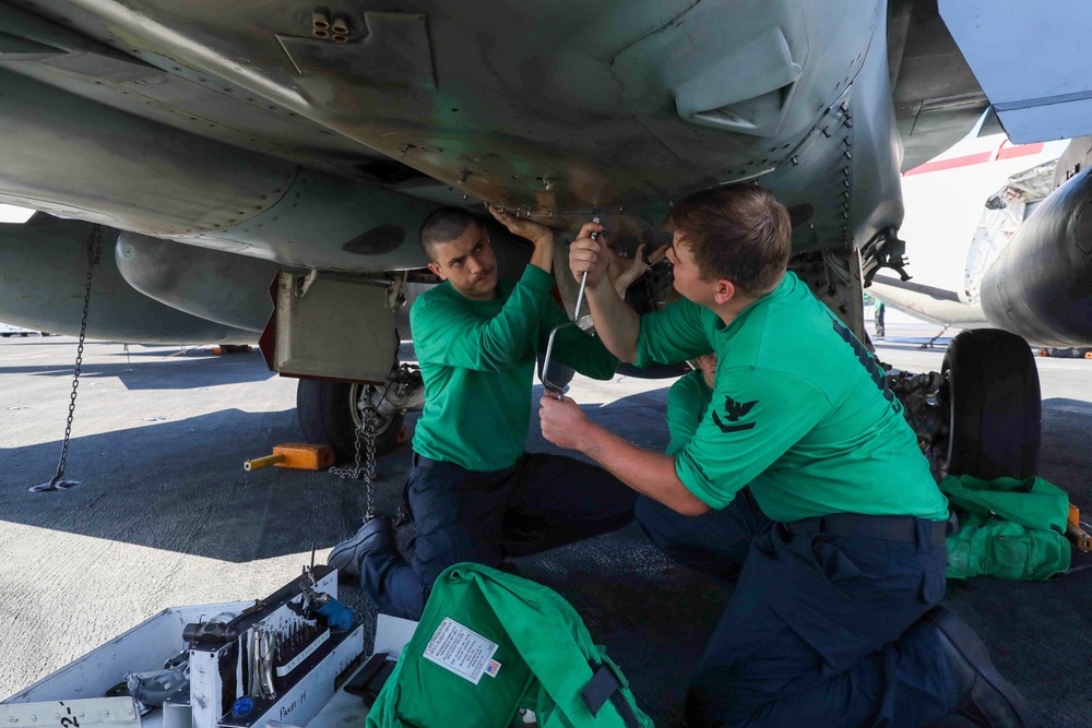 Daily operations onboard USS George H. W. Bush (CVN77)