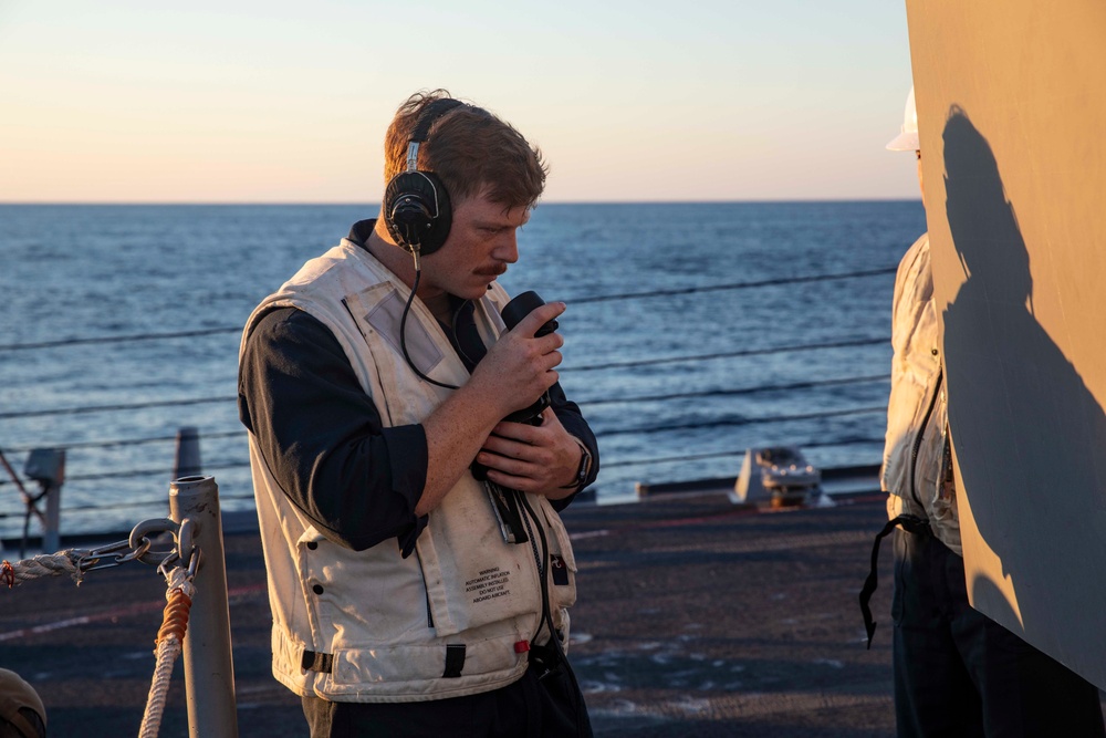 USS Farragut (DDG 99) Conducts Replenishment-at-Sea