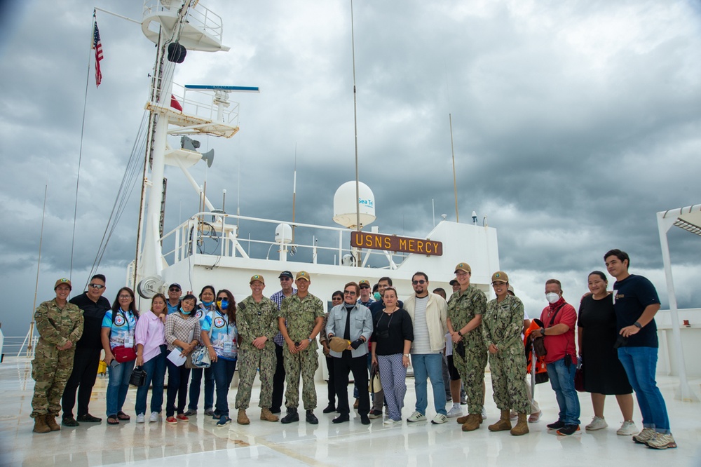 Philippine Congressman tours USNS Mercy during Pacific Partnership 2022