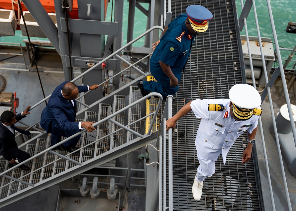 USS Hershel “Woody” Williams hosts Tanzanian People’s Defense Force leaders