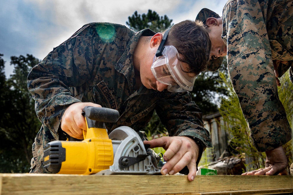 Combat Logistics Battalion 22 constructs fighting holes during its Marine Corps Combat Readiness Evaluation (Day 2)