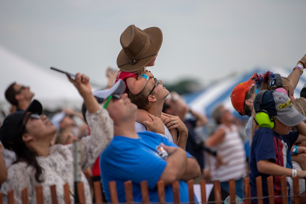 Thunderbirds rock Battle Creek Air Show