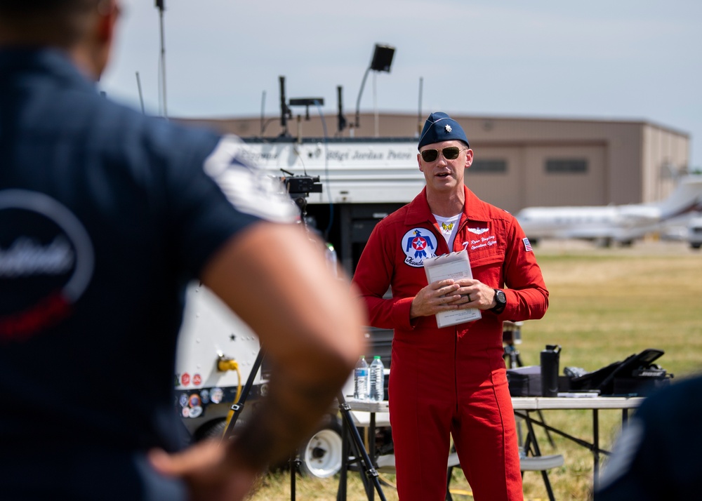 Thunderbirds rock Battle Creek Air Show