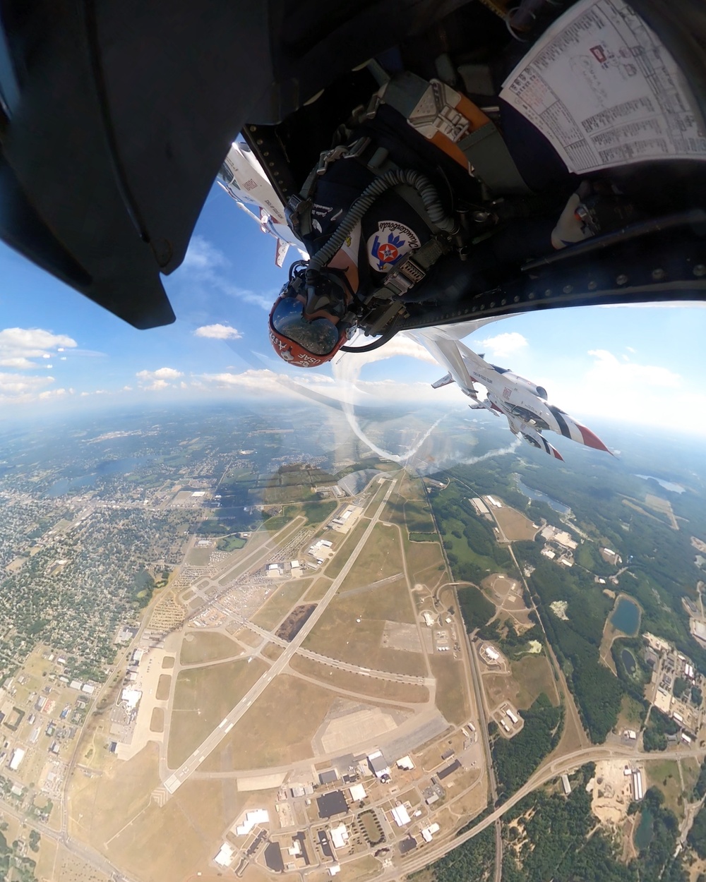 Thunderbirds rock Battle Creek Air Show