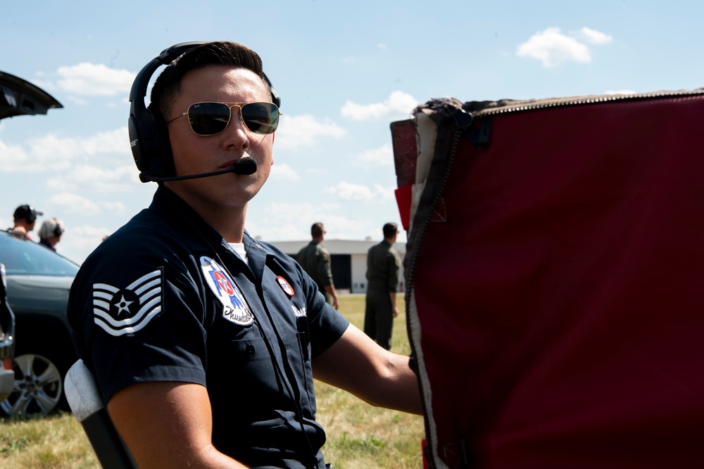 Thunderbirds rock Battle Creek Air Show