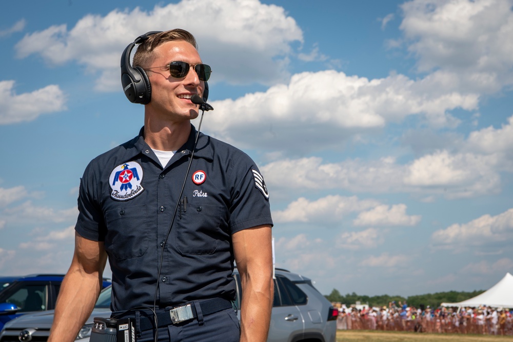 Thunderbirds rock Battle Creek Air Show