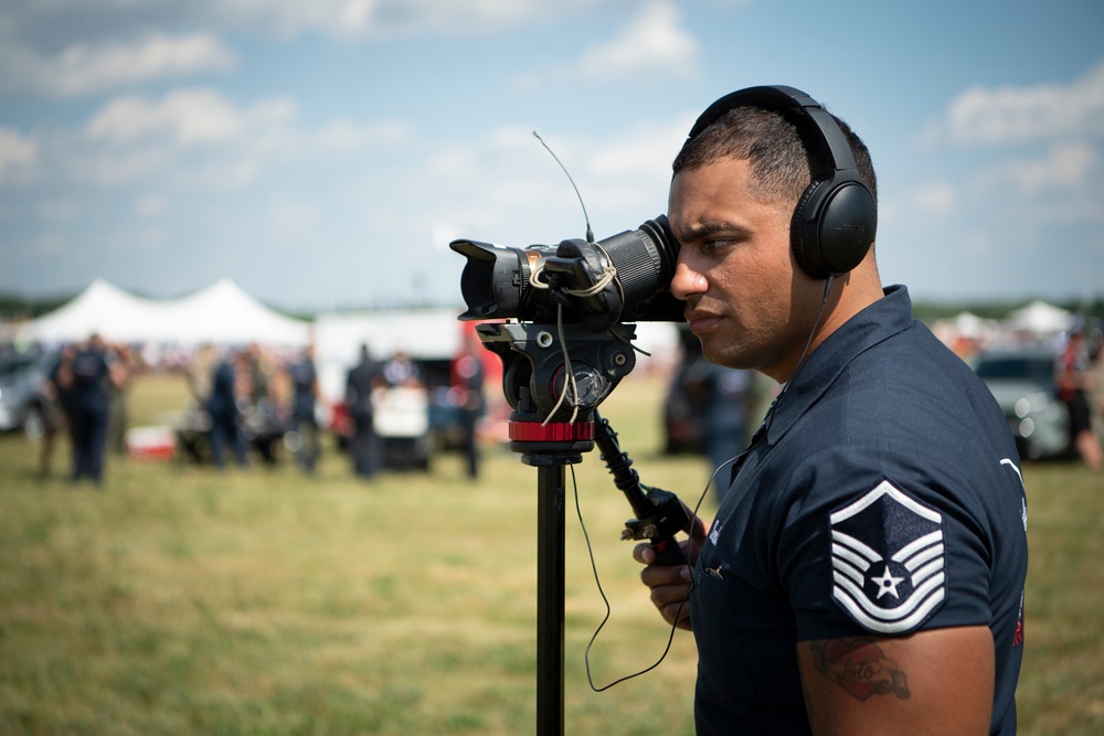 Thunderbirds rock Battle Creek Air Show