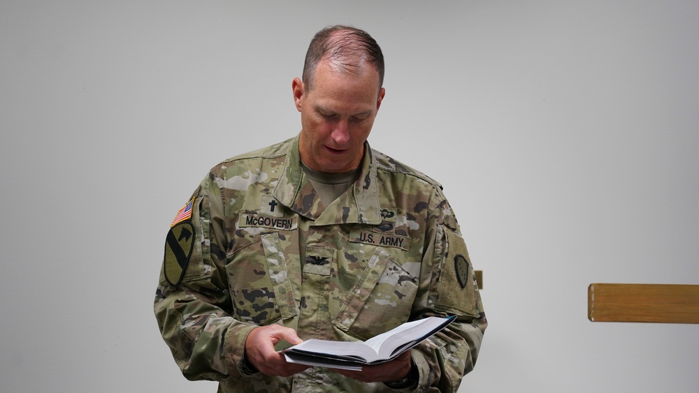 Alaska National Guard State Command Chaplain leads drill-weekend worship service