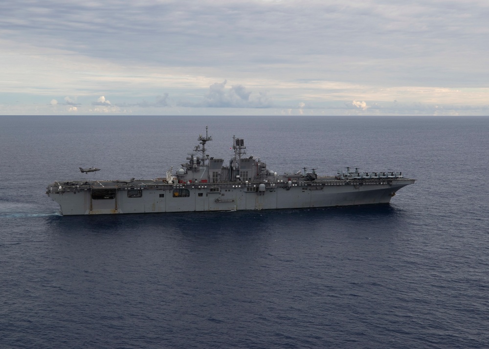 USS Tripoli CO Takes Flight