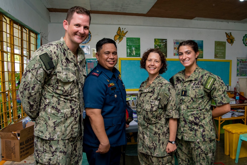Puerto Princesa Police Officer says U.S. Navy Hospital Ship USNS Mercy Changed His Life