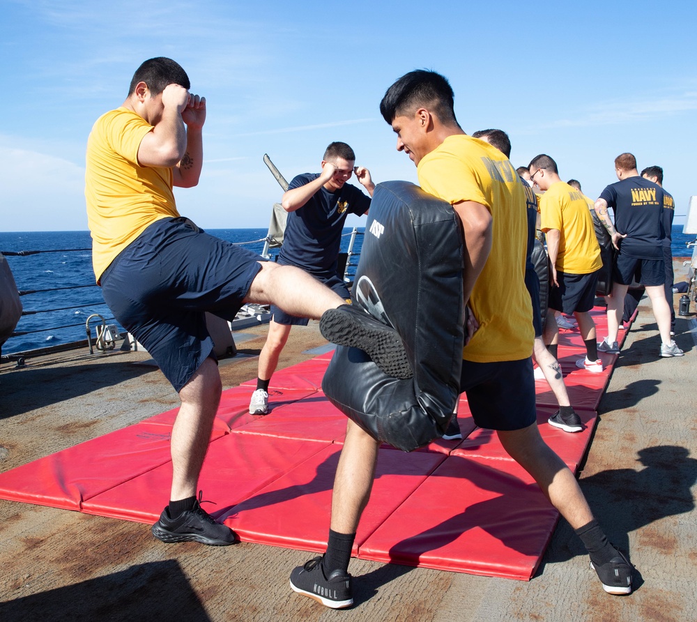 USS TRUXTUN CONDUCTS SECURITY REACTION FORCE TRAINING