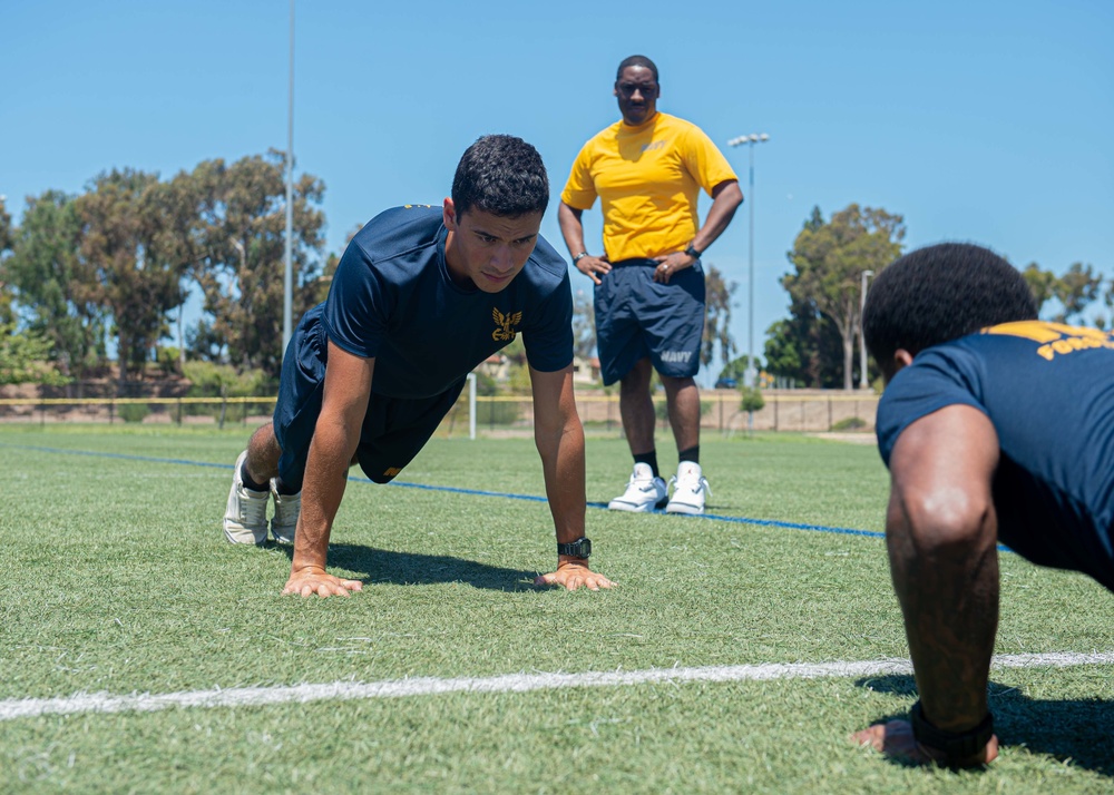 USS Carl Vinson (CVN 70) Sailors Conduct Annual Physical Fitness Assessment in San Diego