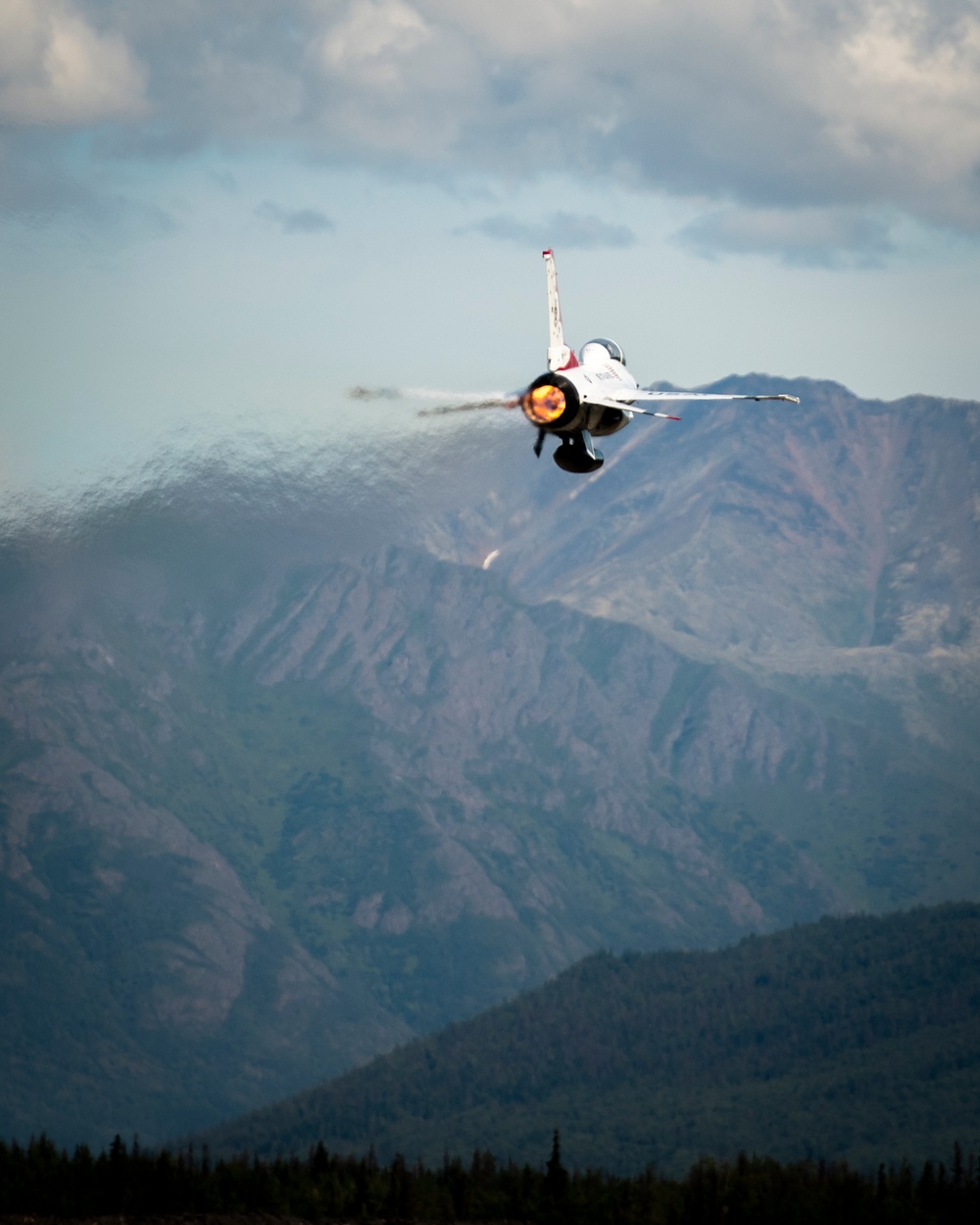 Thunderbirds soar over Alaska