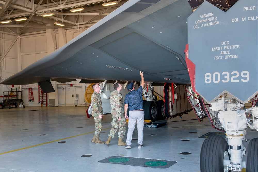 Generation to Generation: First Spirit of Missouri crew chief visits Whiteman