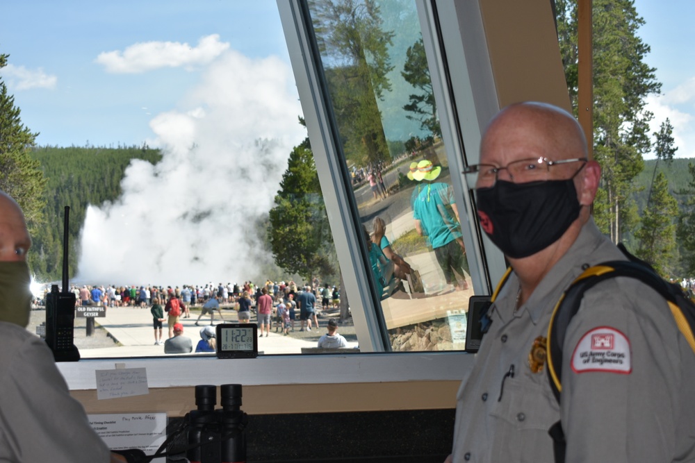 Estimating Old Faithful's Eruption Time